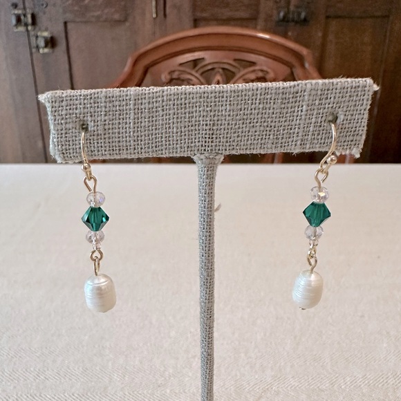 Handmade Pink & Green Crystal Freshwater Pearl Dainty Dangle Earrings Gold Tone - Picture 1 of 8